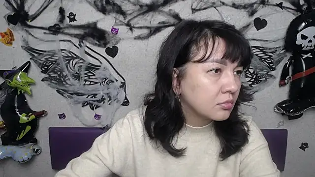 SelenaFly online show from November 10, 2025, 6:01 am