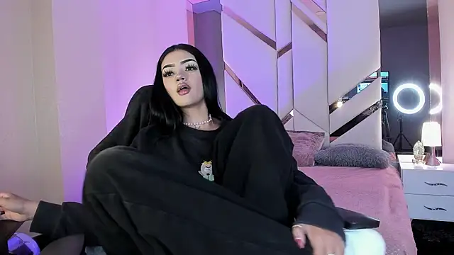 EmmaStonns online show from March 3, 2026, 12:11 pm