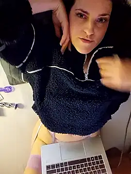 Snapshot of BelleFelicitas chatting on April 12, 2026, 10:09 am BelleFelicitas online show from April 12, 2026, 10:09 am