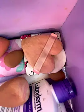 Snapshot of kitty_moon1 chatting on October 14, 2025, 9:48 pm kitty moon1 online show from October 14, 2025, 9:48 pm