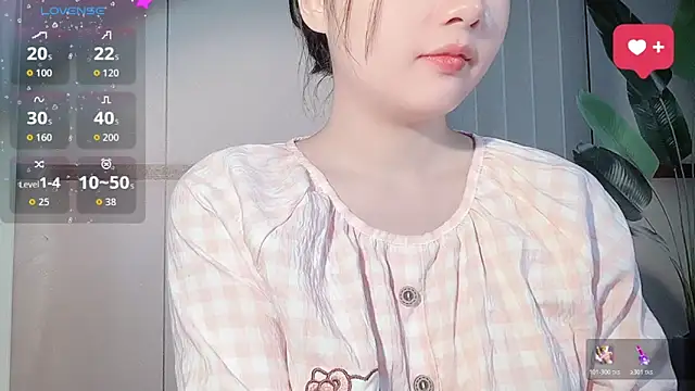 Snapshot of LINNIE05 chatting on November 29, 2025, 8:39 am LINNIE05 online show from November 29, 2025, 8:39 am