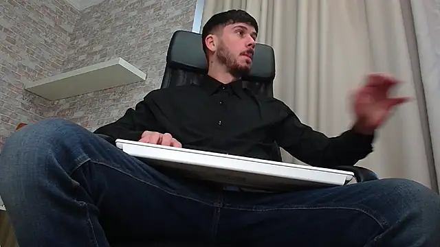 Snapshot of JonahShaw chatting on November 2, 2025, 5:10 am JonahShaw online show from November 2, 2025, 5:10 am