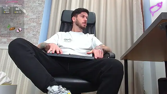 Snapshot of JonahShaw chatting on November 21, 2025, 5:28 am JonahShaw online show from November 21, 2025, 5:28 am