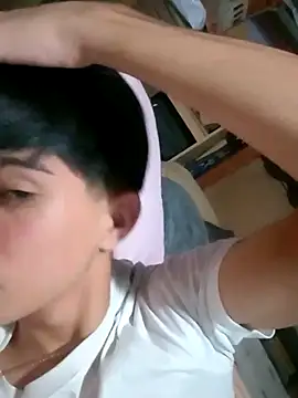 Snapshot of LUISSLEONN0958 chatting on September 10, 2025, 6:19 pm LUISSLEONN0958 online show from September 10, 2025, 6:19 pm