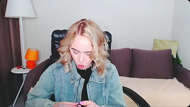 LiluMoon   online show from May 1, 2026, 4:11 pm