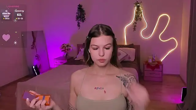Lisa Blossom online show from May 20, 2026, 6:08 am