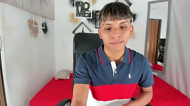 tyler twink boy online show from October 12, 2025, 12:48 pm