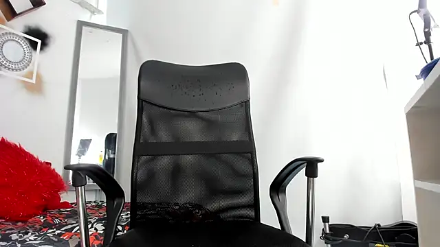 tyler twink boy online show from November 17, 2025, 1:17 pm