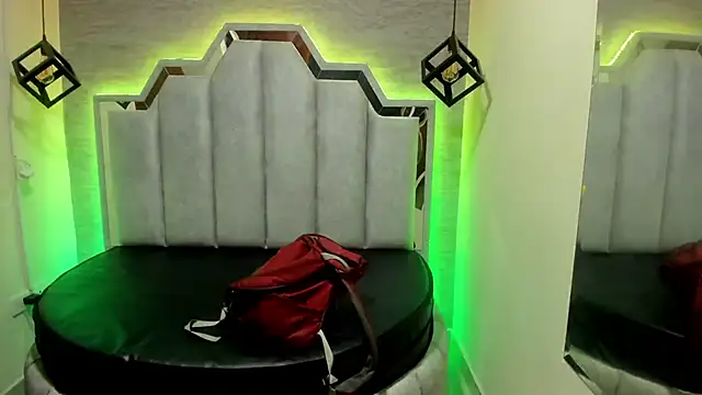  Emily rosee  online show from October 3, 2025, 11:29 am