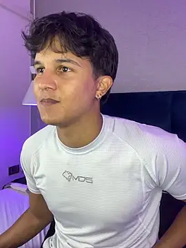 Snapshot of Leo_Savage_ chatting on October 5, 2025, 3:49 am Leo Savage  online show from October 5, 2025, 3:49 am