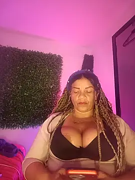 Snapshot of Eva_Luxei chatting on October 23, 2025, 12:37 pm Eva Luxei online show from October 23, 2025, 12:37 pm