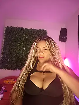 Snapshot of Eva_Luxei chatting on November 16, 2025, 8:03 pm Eva Luxei online show from November 16, 2025, 8:03 pm