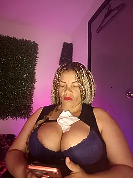 Snapshot of Eva_Luxei chatting on November 29, 2025, 5:43 am Eva Luxei online show from November 29, 2025, 5:43 am