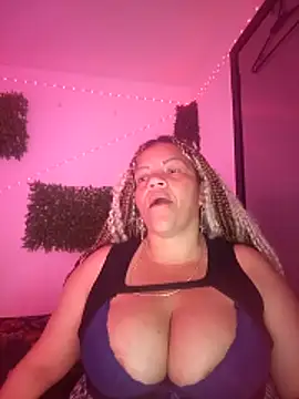 Snapshot of Eva_Luxei chatting on December 14, 2025, 8:13 pm Eva Luxei online show from December 14, 2025, 8:13 pm