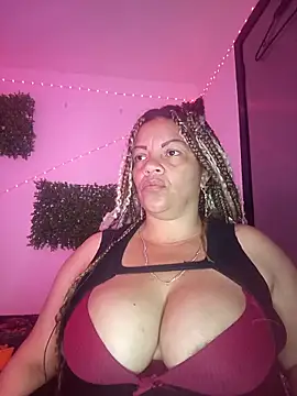 Snapshot of Eva_Luxei chatting on December 15, 2025, 8:18 am Eva Luxei online show from December 15, 2025, 8:18 am