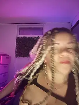 Snapshot of Eva_Luxei chatting on December 16, 2025, 5:01 am Eva Luxei online show from December 16, 2025, 5:01 am