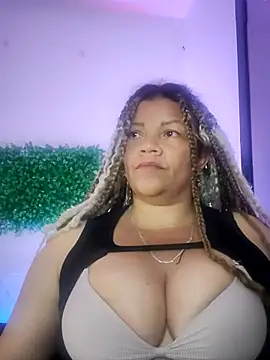 Snapshot of Eva_Luxei chatting on January 17, 2026, 9:03 am Eva Luxei online show from January 17, 2026, 9:03 am