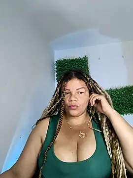 Snapshot of Eva_Luxei chatting on February 19, 2026, 7:37 am Eva Luxei online show from February 19, 2026, 7:37 am