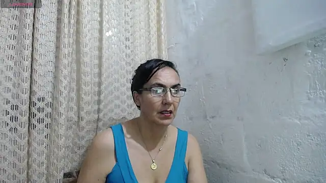 Snapshot of gabbyparker_ chatting on September 15, 2025, 9:42 am gabbyparker online show from September 15, 2025, 9:42 am