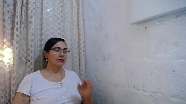 Snapshot of gabbyparker_ chatting on September 25, 2025, 2:21 pm gabbyparker online show from September 25, 2025, 2:21 pm