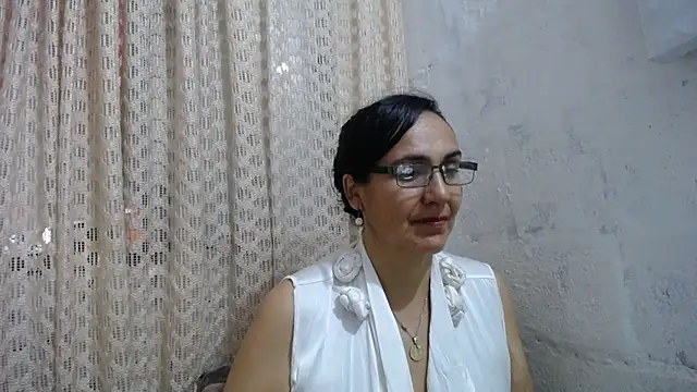 Snapshot of gabbyparker_ chatting on November 24, 2025, 9:14 pm gabbyparker online show from November 24, 2025, 9:14 pm