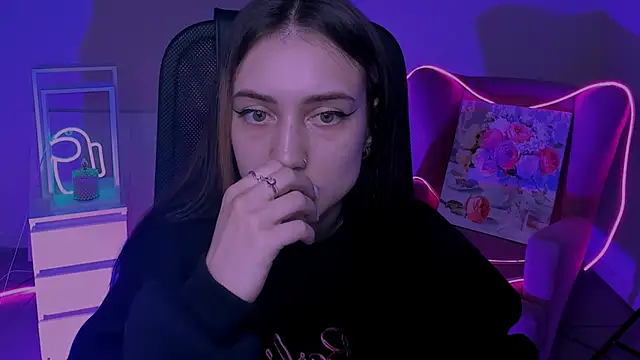 olivianorton online show from October 11, 2025, 12:26 pm