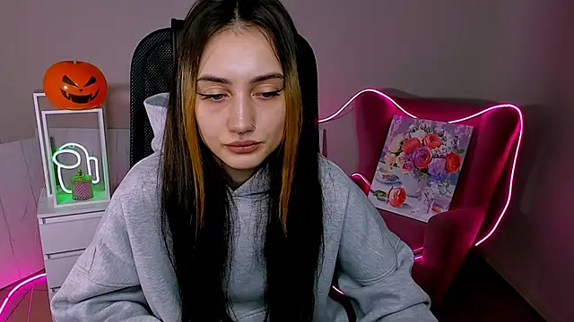 olivianorton online show from October 28, 2025, 1:36 pm