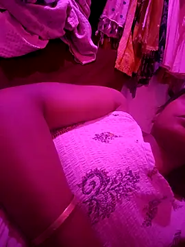 hotshreya69 online show from October 3, 2025, 12:35 pm