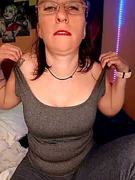 Sophierob1 online show from October 3, 2025, 6:10 am