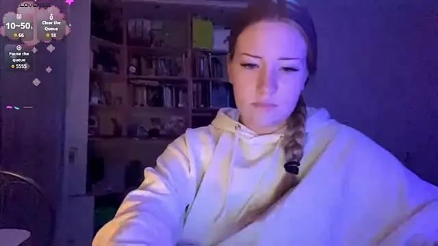 Snapshot of PandaFluff chatting on February 2, 2026, 4:38 pm PandaFluff online show from February 2, 2026, 4:38 pm