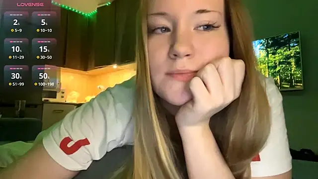 Snapshot of PandaFluff chatting on March 19, 2026, 5:17 pm PandaFluff online show from March 19, 2026, 5:17 pm