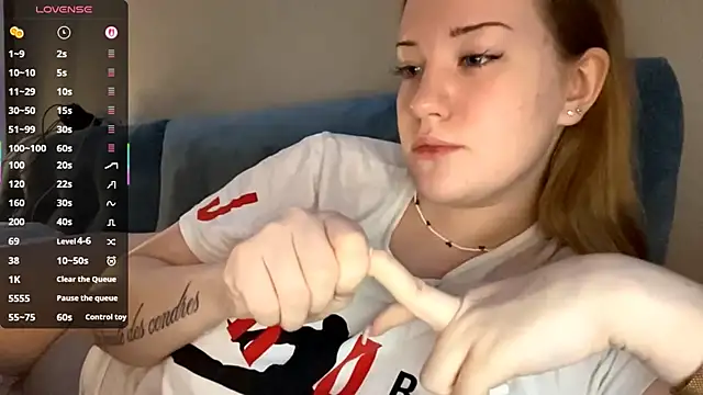 Snapshot of PandaFluff chatting on March 21, 2026, 5:49 pm PandaFluff online show from March 21, 2026, 5:49 pm