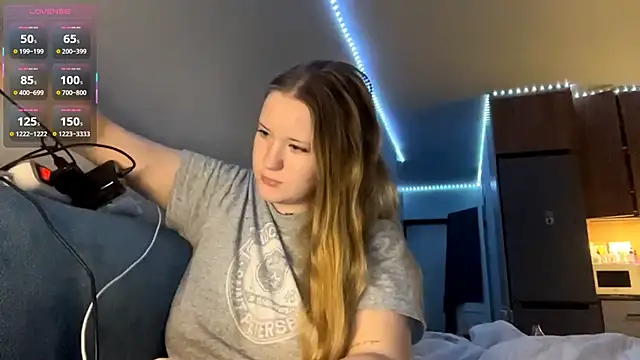 Snapshot of PandaFluff chatting on March 22, 2026, 6:22 pm PandaFluff online show from March 22, 2026, 6:22 pm