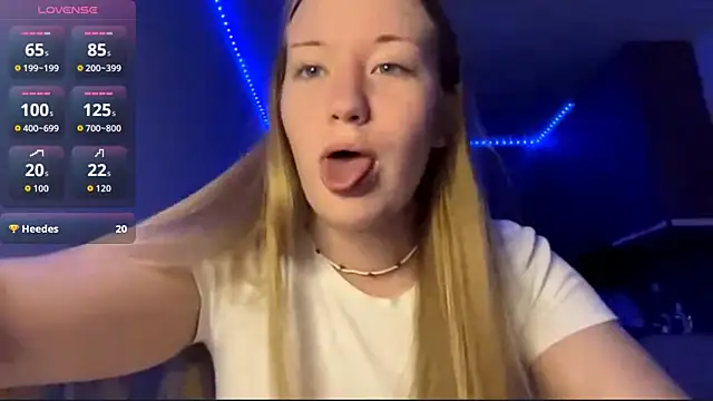 Snapshot of PandaFluff chatting on March 27, 2026, 5:34 pm PandaFluff online show from March 27, 2026, 5:34 pm