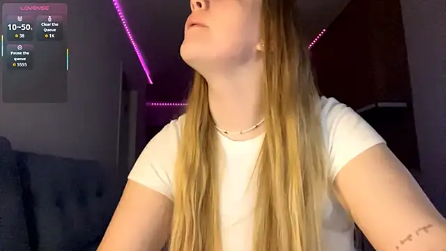 Snapshot of PandaFluff chatting on March 31, 2026, 4:51 pm PandaFluff online show from March 31, 2026, 4:51 pm