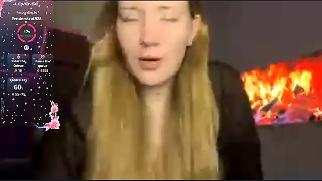 Snapshot of PandaFluff chatting on April 15, 2026, 7:58 pm PandaFluff online show from April 15, 2026, 7:58 pm