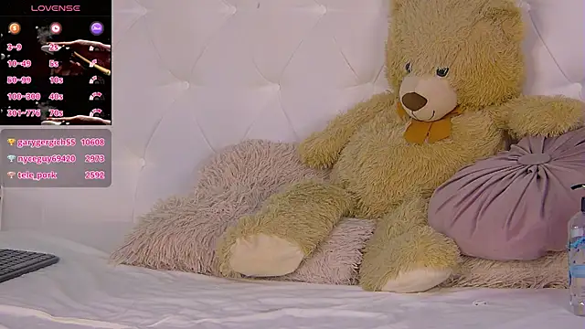 IsisQueen online show from October 27, 2025, 3:16 pm