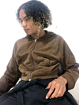 Noah Miller7 online show from September 23, 2025, 7:50 pm