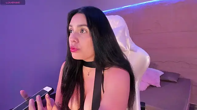 RenataLeclair online show from October 17, 2025, 5:15 pm