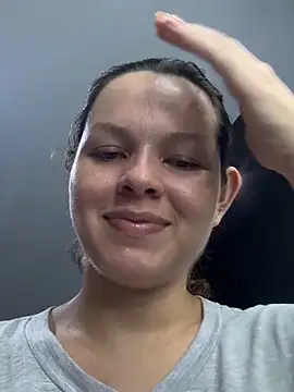 Snapshot of miacarrot chatting on April 25, 2026, 4:15 pm miacarrot online show from April 25, 2026, 4:15 pm