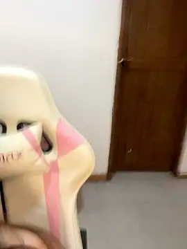 emma hot2006 online show from January 11, 2026, 9:09 pm