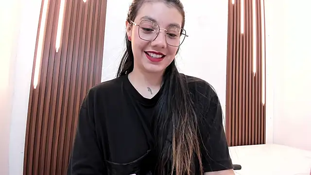 CarolinaMejia online show from October 4, 2025, 2:04 pm