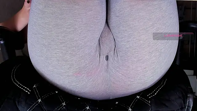 Cameltoe squirt inPants online show from October 22, 2025, 1:33 pm
