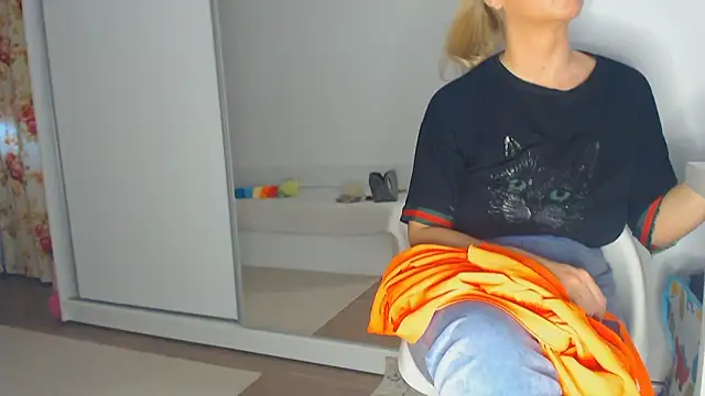 merlyn4 online show from March 8, 2025, 9:50 am