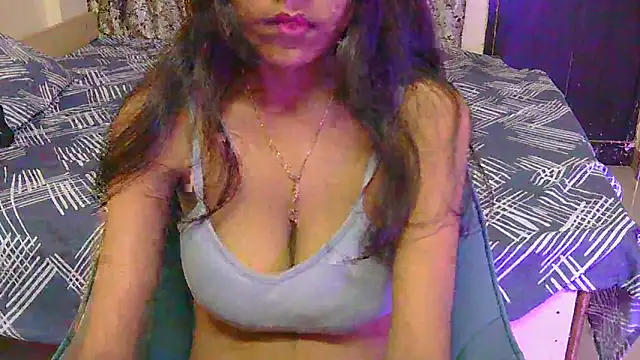 hoty-priya online show from May 20, 2026, 4:40 am