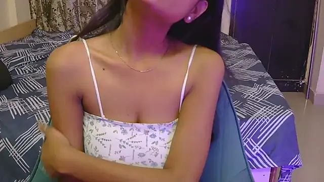 hoty-priya online show from May 27, 2026, 4:53 am