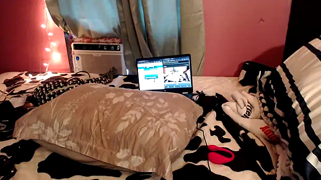 Snapshot of RicaSuave_69 chatting on May 6, 2026, 11:10 pm RicaSuave 69 online show from May 6, 2026, 11:10 pm