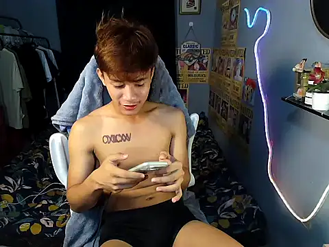 Snapshot of naughtyboyloy_0 chatting on July 4, 2026, 5:41 pm naughtyboyloy 0 online show from July 4, 2026, 5:41 pm