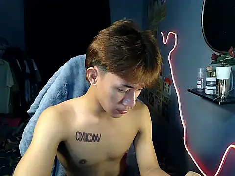 Snapshot of naughtyboyloy_0 chatting on July 9, 2026, 12:04 am naughtyboyloy 0 online show from July 9, 2026, 12:04 am