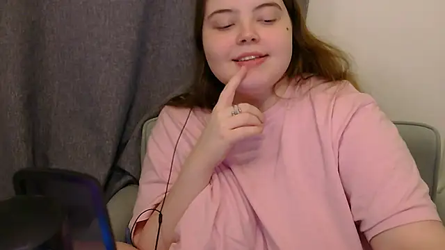 brattyprincessemma online show from November 18, 2025, 7:07 pm